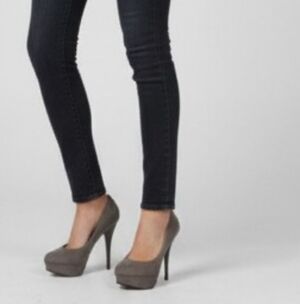 Sale-Faux Suede Pumps | sz 6/7